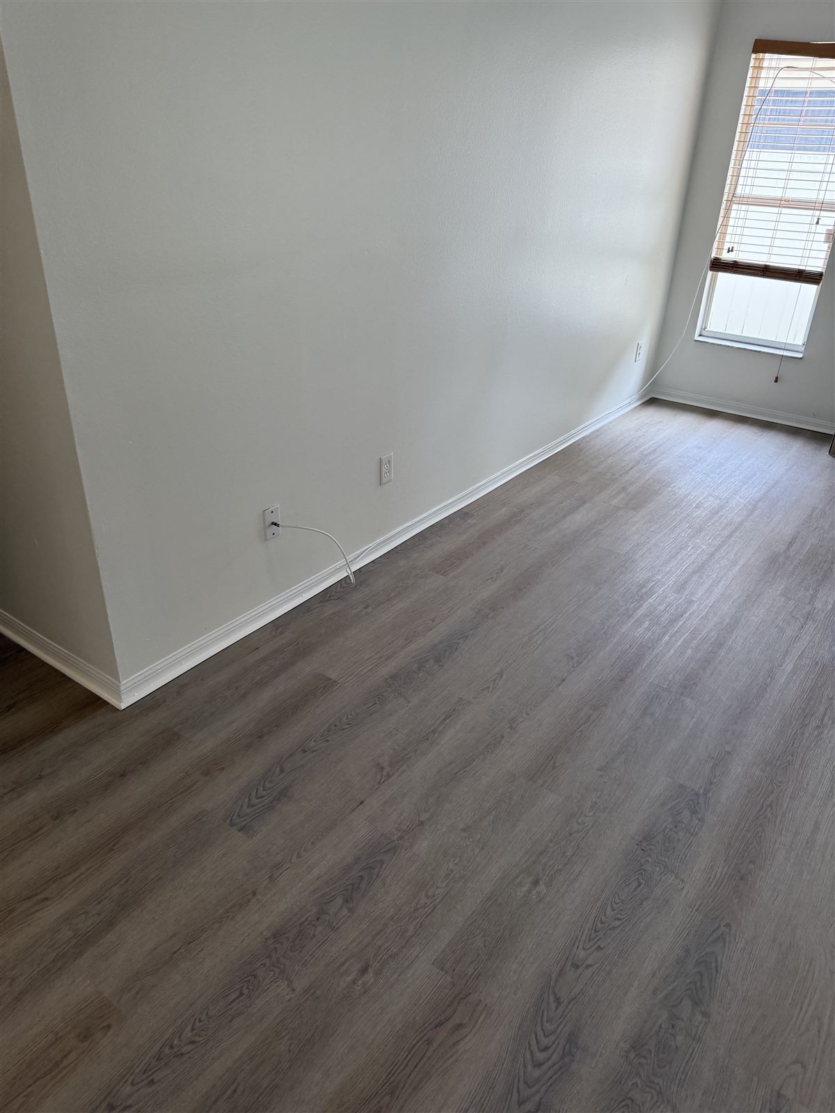 Bright room remodel with new flooring by 3DCON LLC